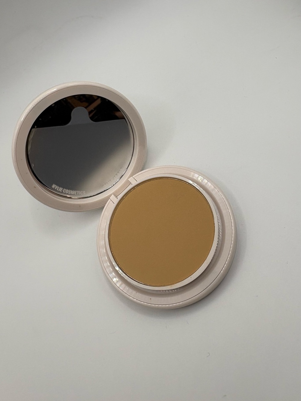 Kylie Cosmetics Powder Foundation in shade 6W